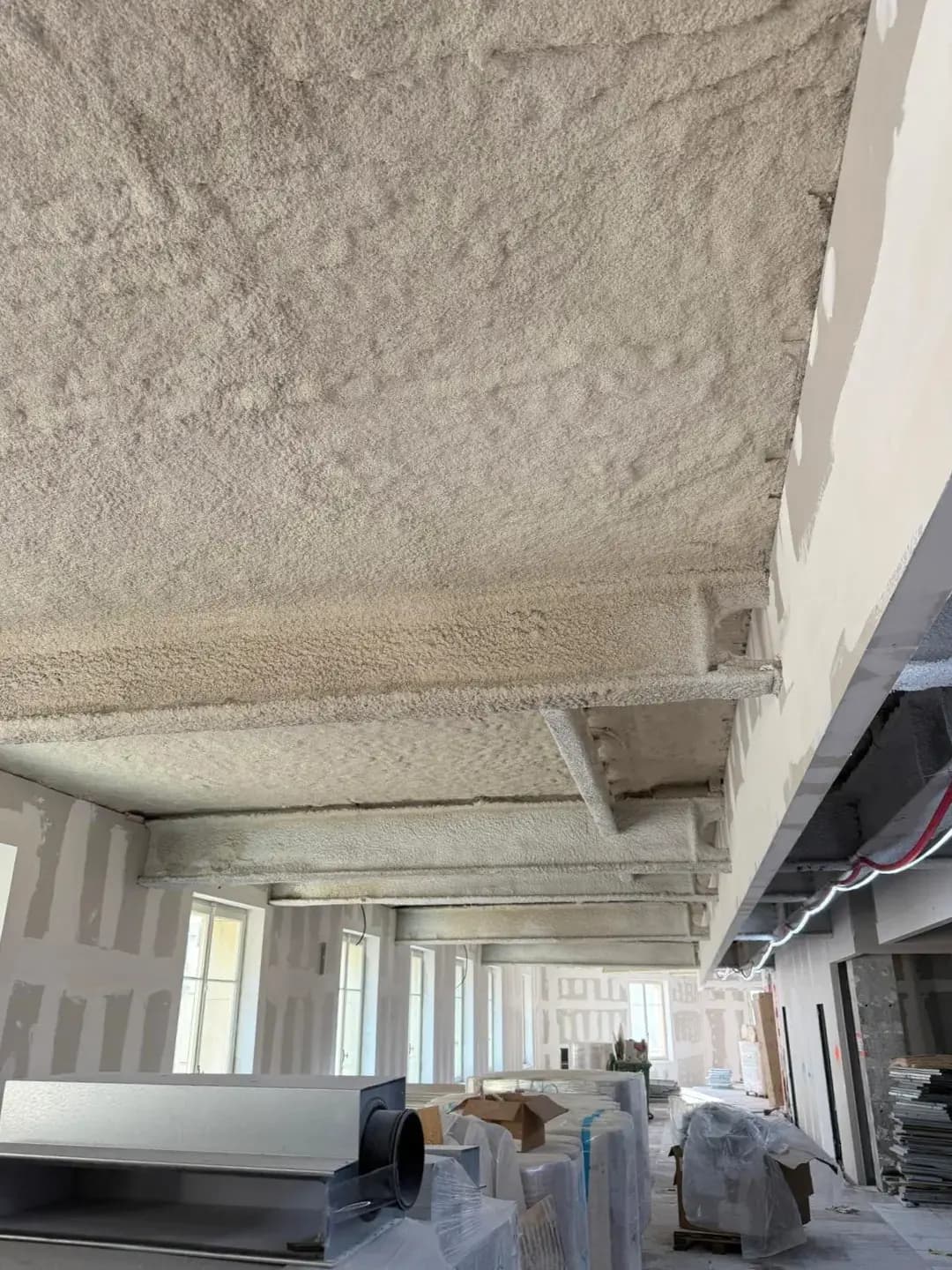Flocage thermique et coupe-feu : ce qu'il faut savoir pour vos locaux